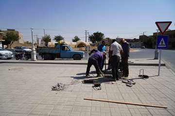 آماده سازی و نصب المان در میدان عصارخانه خمینی شهر